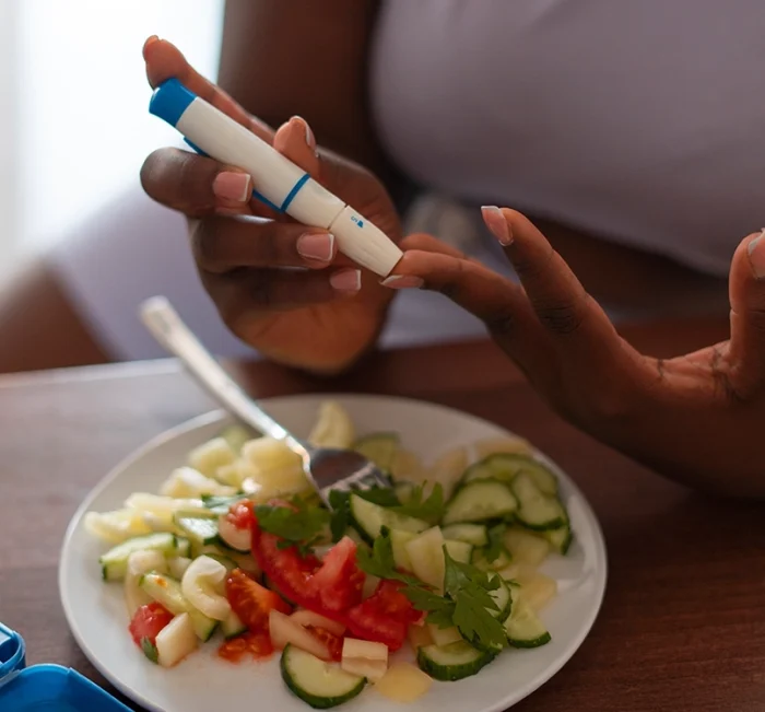 Blood glucose monitoring alongside healthy food choices